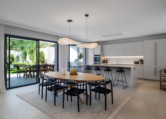 Brand New Modern 5 Bdrm Villa In Puerto Banus