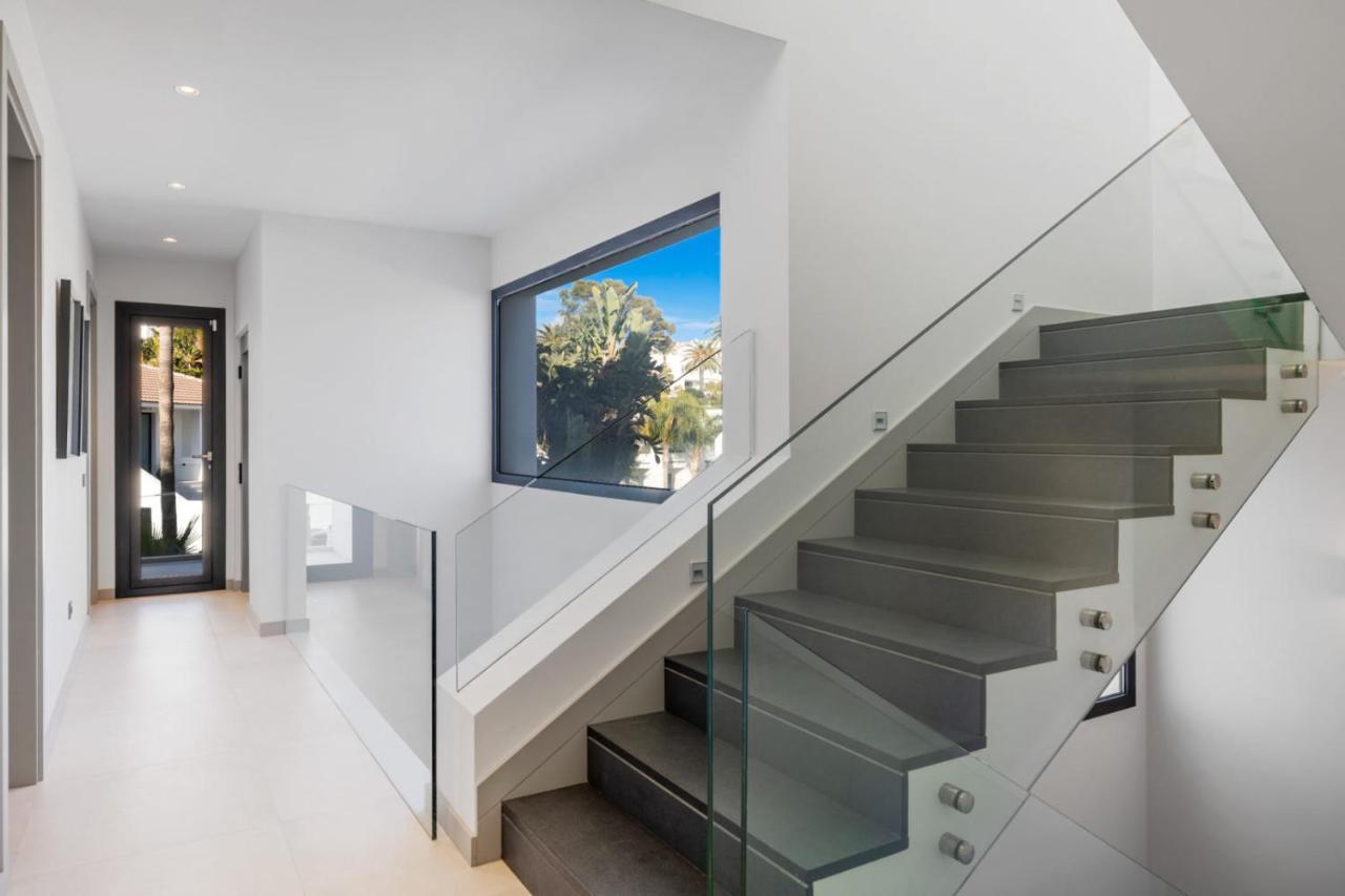 Brand New Modern 5 Bdrm In Puerto Banus Apartment