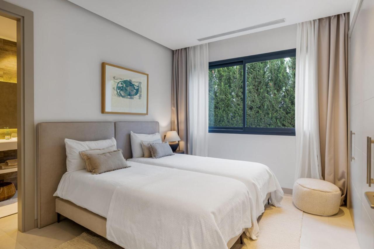 Brand New Modern 5 Bdrm In Puerto Banus
