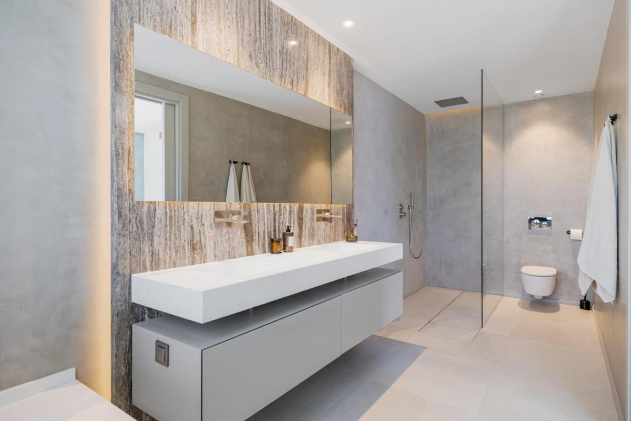 Brand New Modern 5 Bdrm In Puerto Banus *