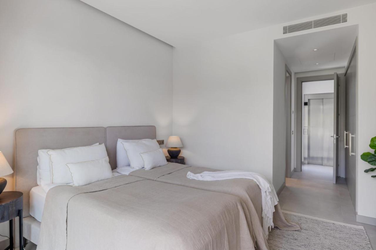 Brand New Modern 5 Bdrm In Puerto Banus Apartment *