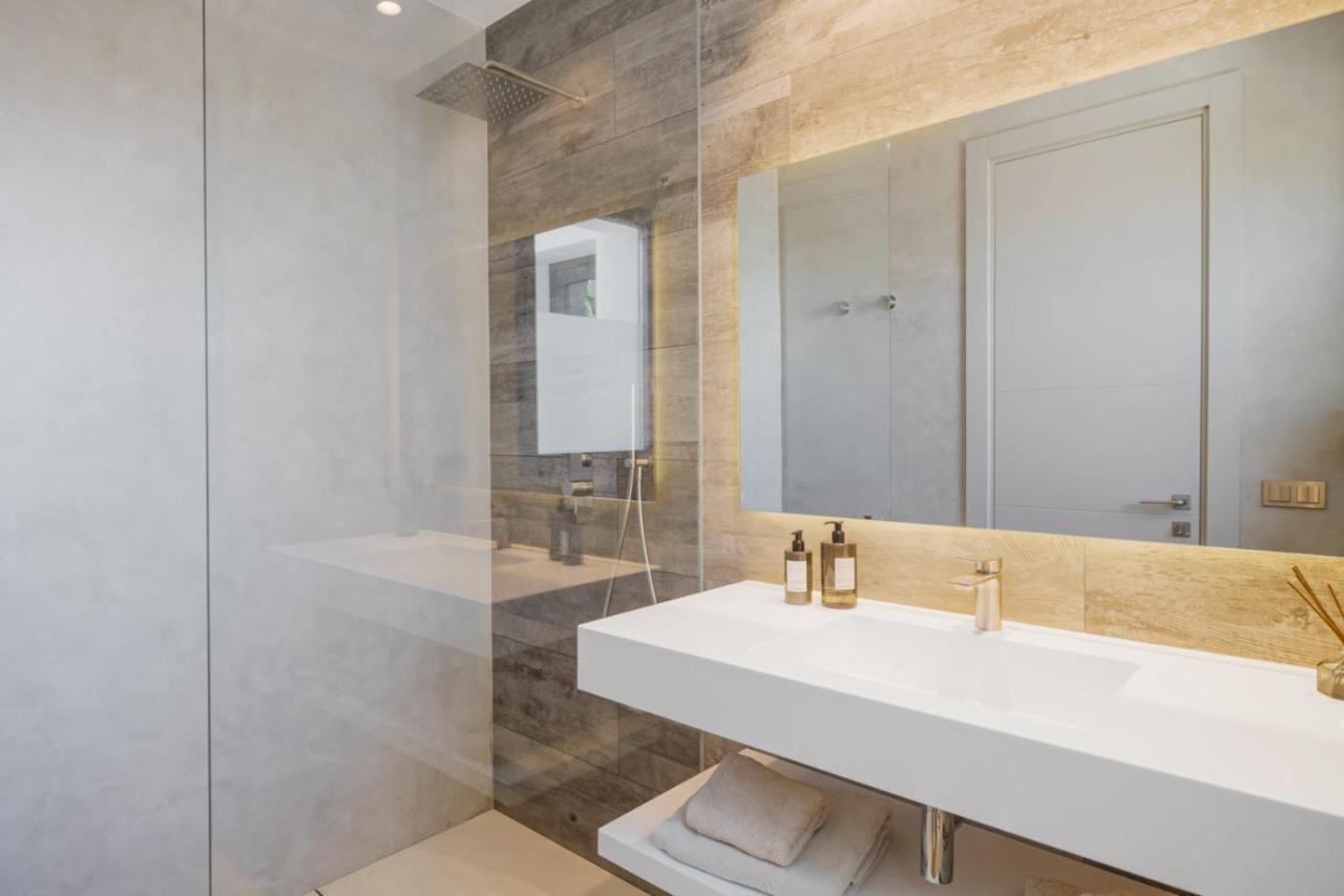 Brand New Modern 5 Bdrm In Puerto Banus