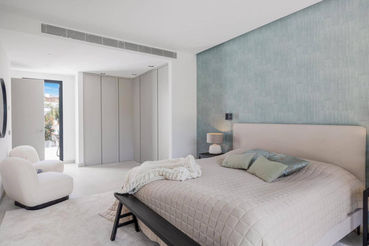 Brand New Modern 5 Bdrm In Puerto Banus